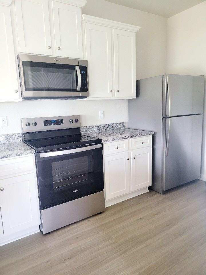 1016 Peaceful Fawn Dr #1 - Photo 5 of 32