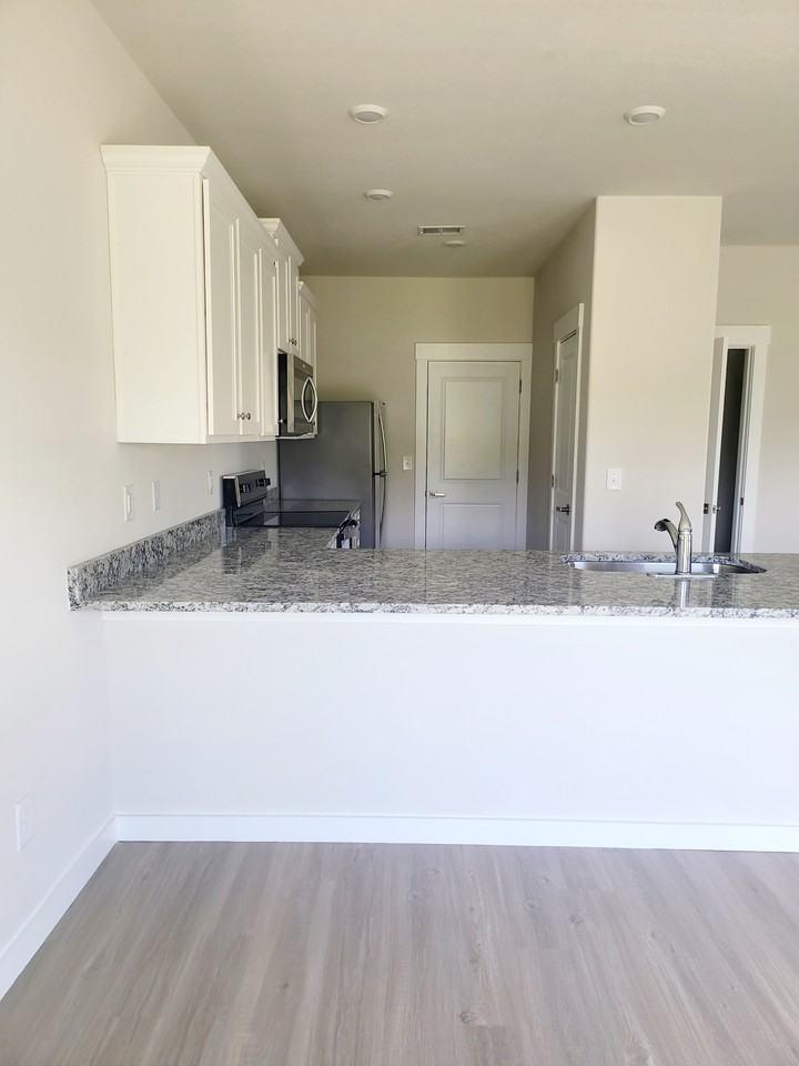 1016 Peaceful Fawn Dr #1 - Photo 7 of 32