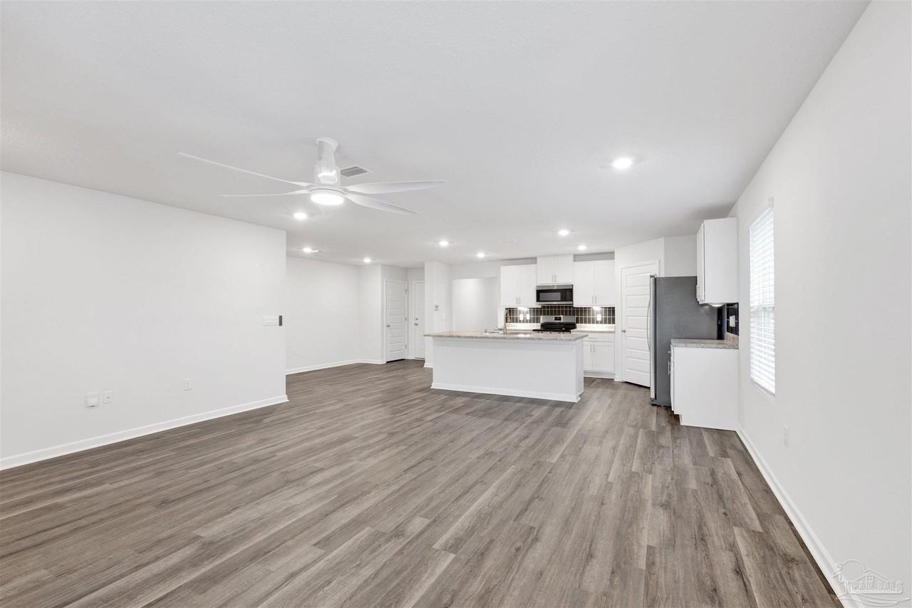 6304 Firefly Dr - Photo 3 of 24
