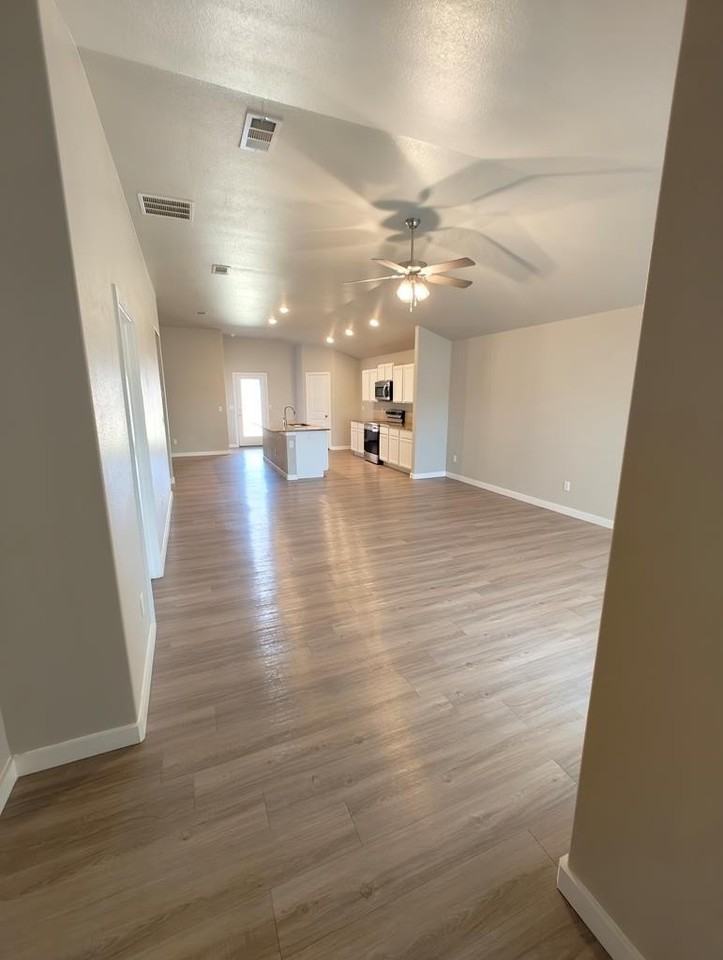 2703 Ranch Ave - Photo 3 of 28