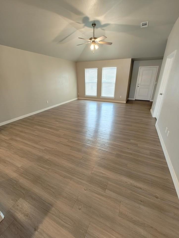 2703 Ranch Ave - Photo 5 of 28