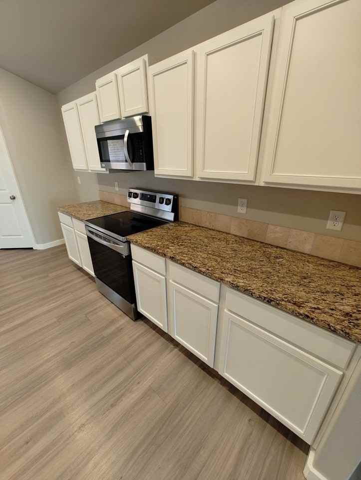 2703 Ranch Ave - Photo 7 of 28