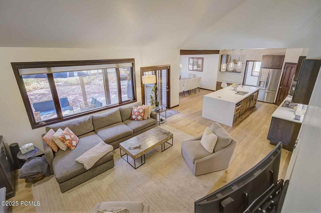 1683 N Silver Springs Rd - Photo 6 of 32