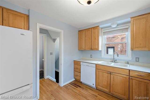 1079 Larkmoor Blvd - Photo 6 of 18