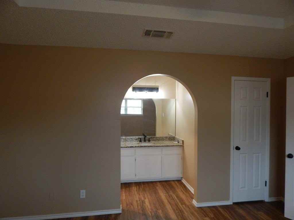 3550 Clare Dr - Photo 4 of 10