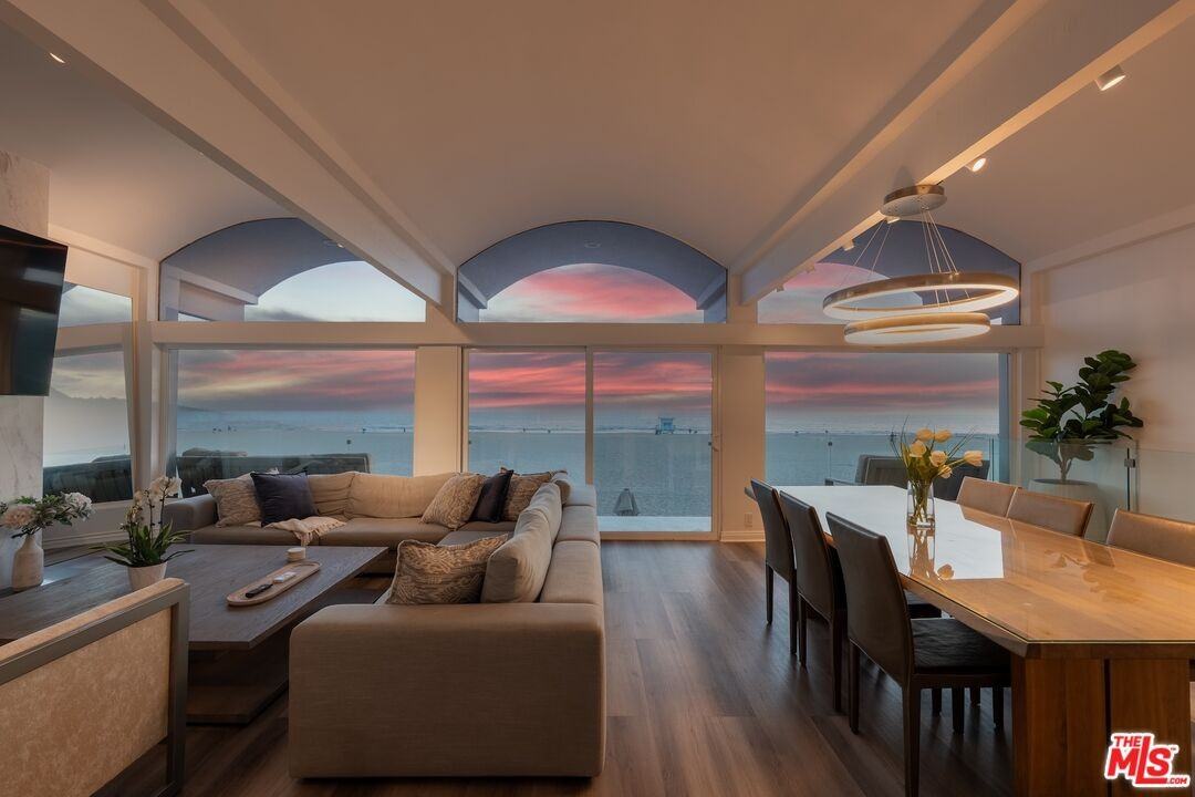 3806 Ocean Front Walk #1 - Photo 3 of 26