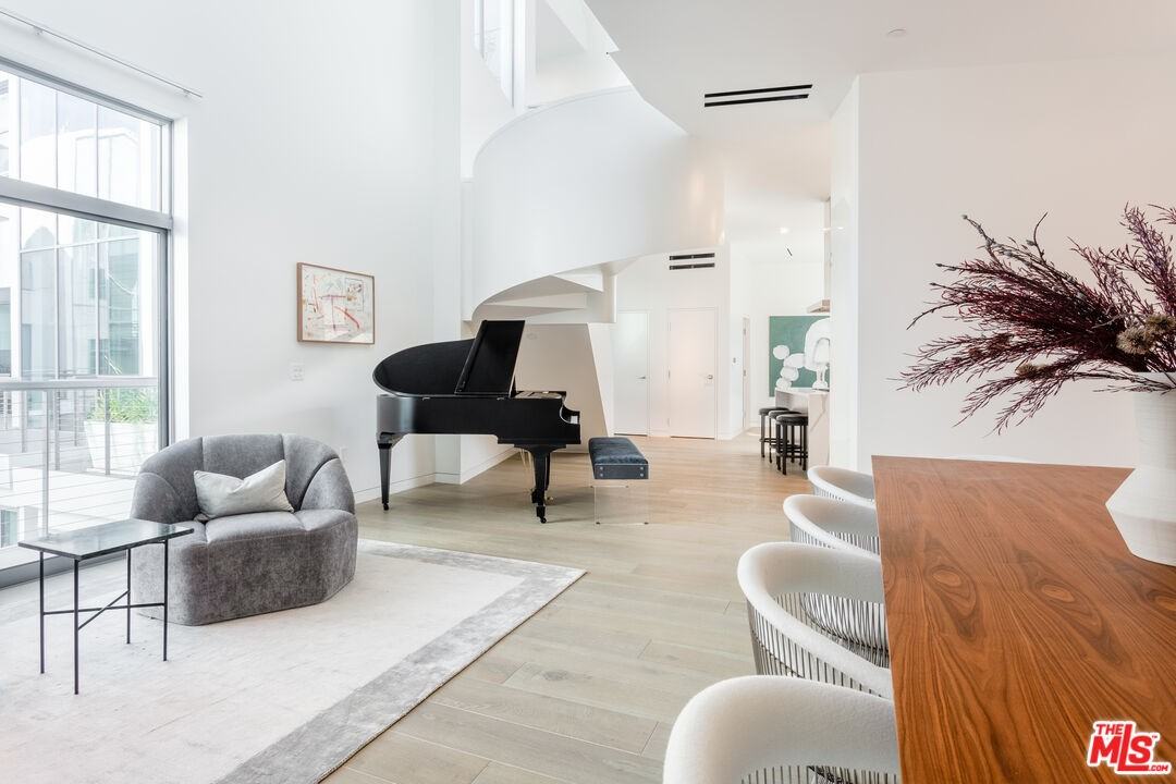 8600 Wilshire Blvd #1 - Photo 3 of 17