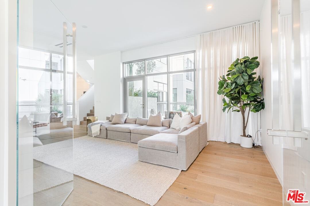 8600 Wilshire Blvd #1 - Photo 5 of 17