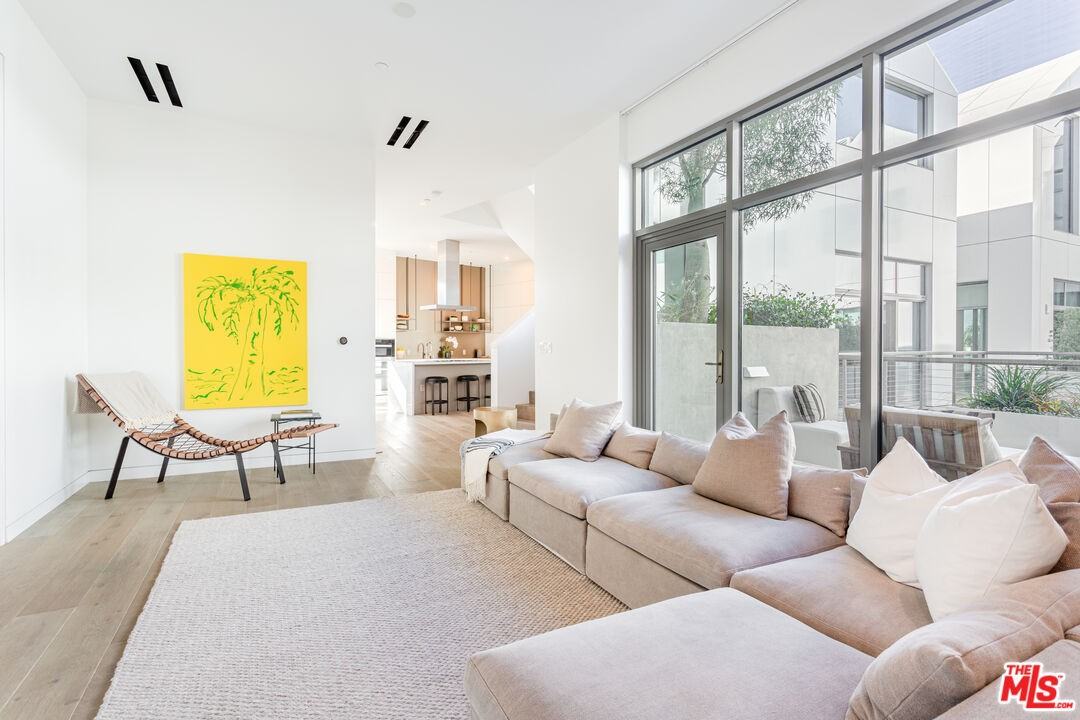 8600 Wilshire Blvd #1 - Photo 6 of 17