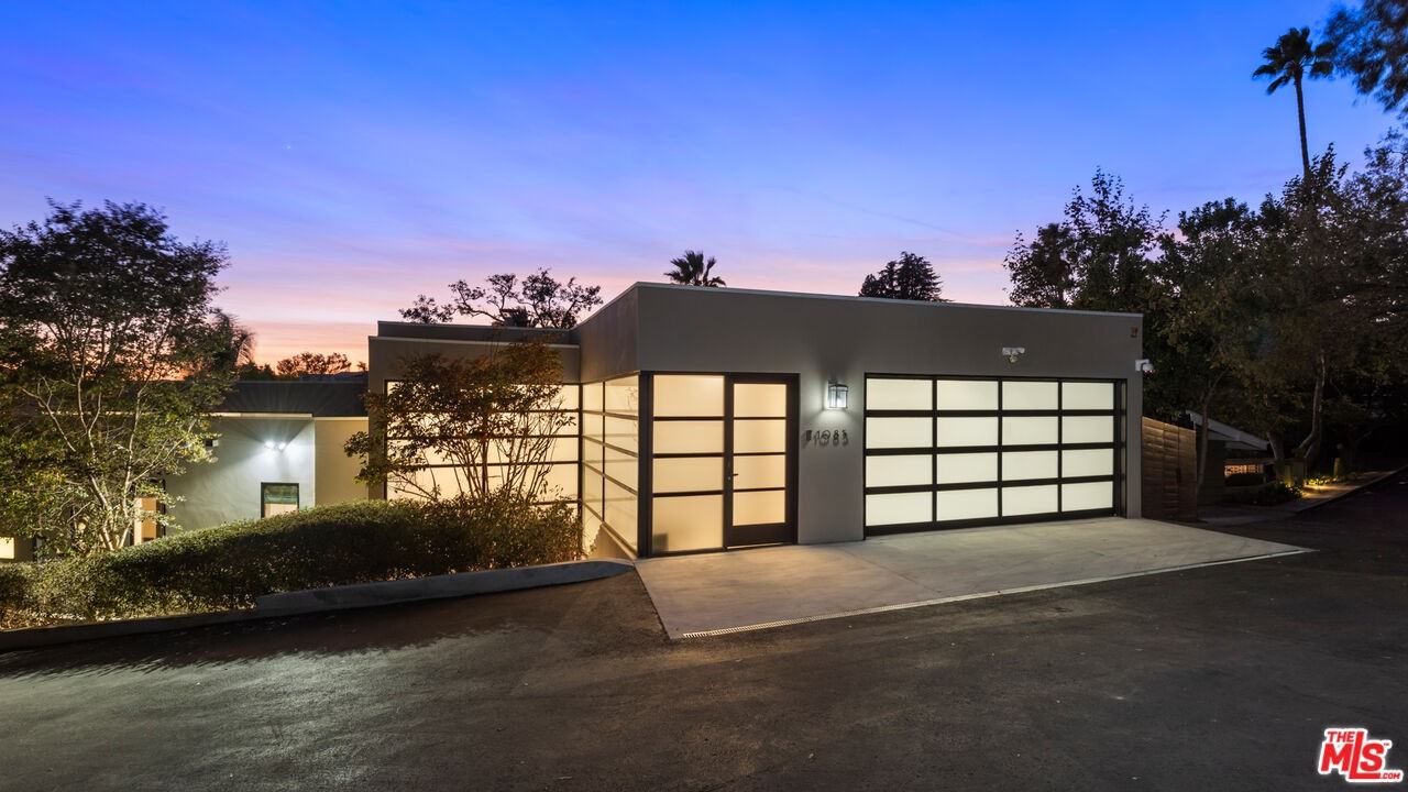 1085 Carolyn Way #1 - Photo 4 of 43