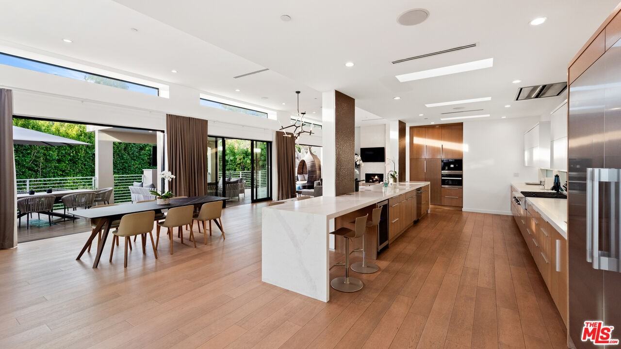 1085 Carolyn Way #1 - Photo 5 of 43