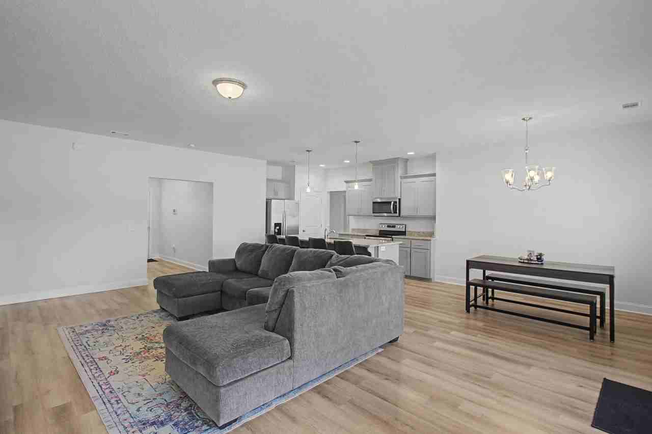 413 Mcclelland Loop Ne #1 - Photo 3 of 33