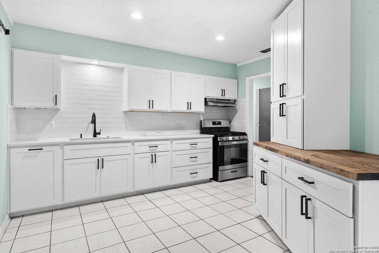 527 Lively Dr - Photo 5 of 16