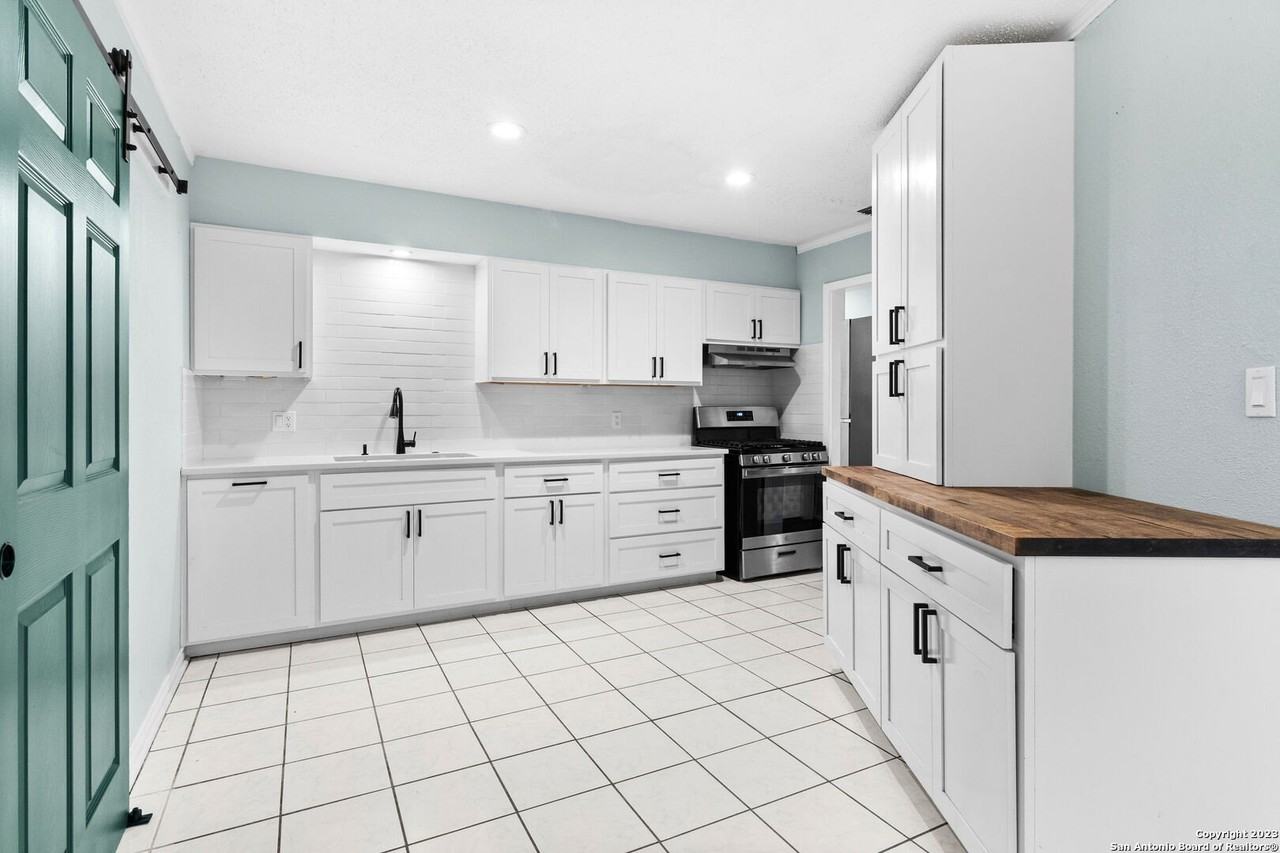 527 Lively Dr - Photo 6 of 16