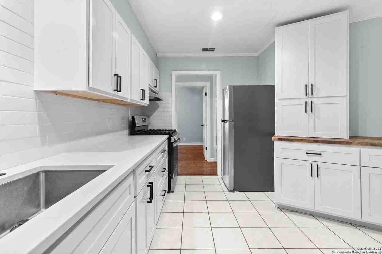 527 Lively Dr - Photo 7 of 16