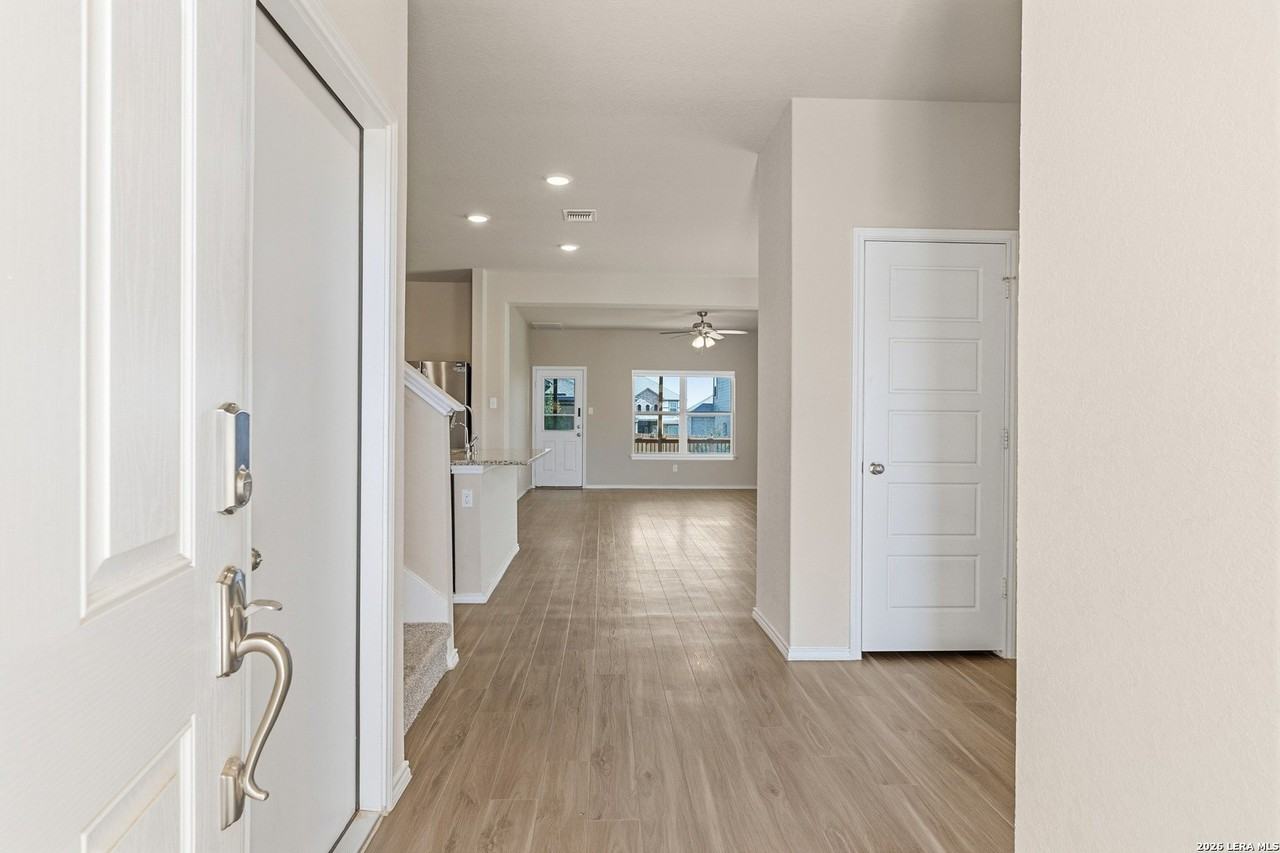 513 Chelson Hunt - Photo 4 of 44