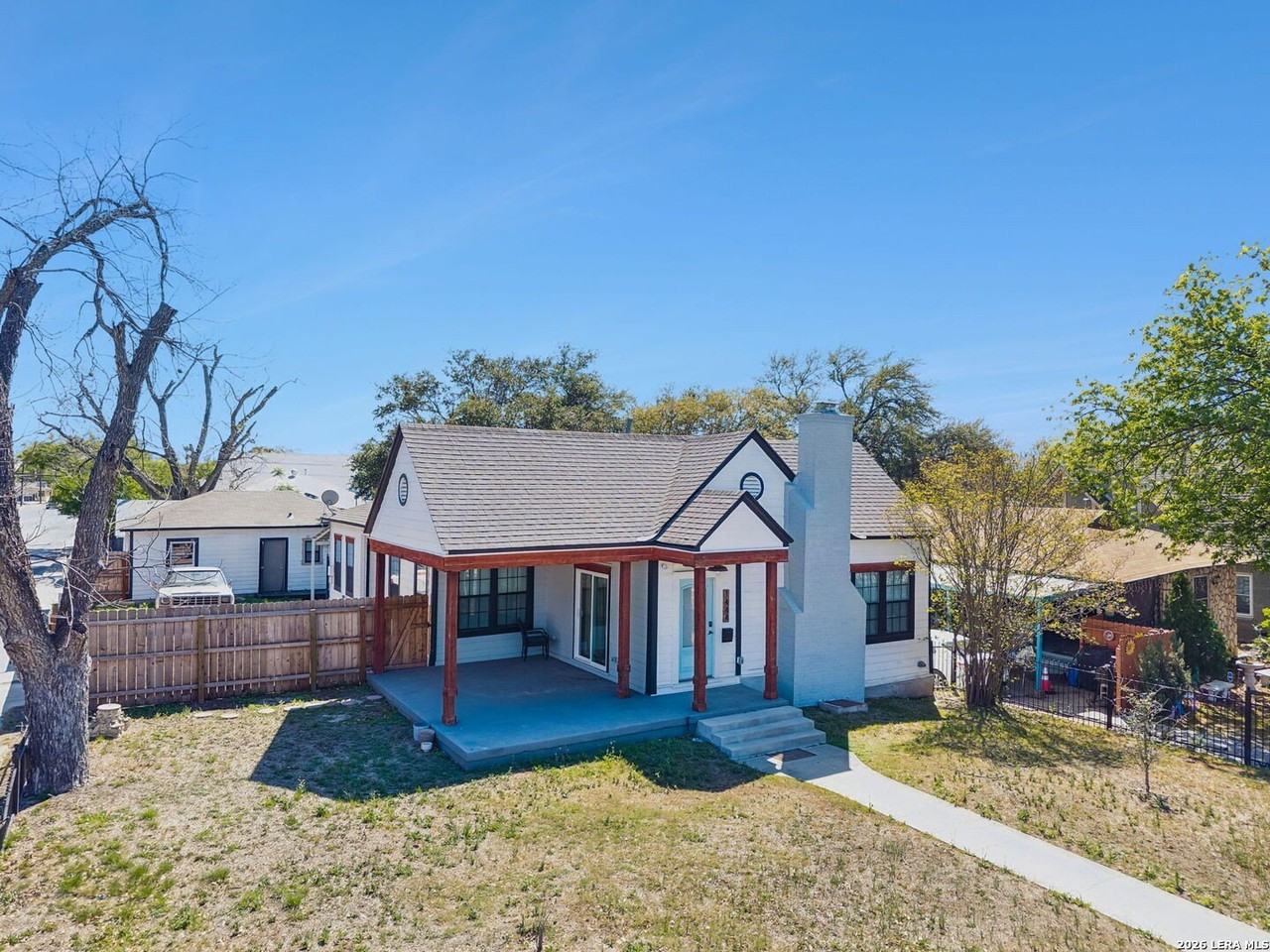 1444 Mckinley Ave - Photo 4 of 44