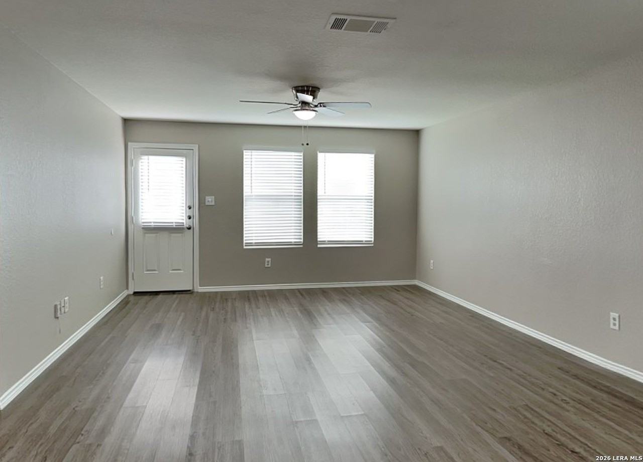 5118 Everett Loop - Photo 2 of 16
