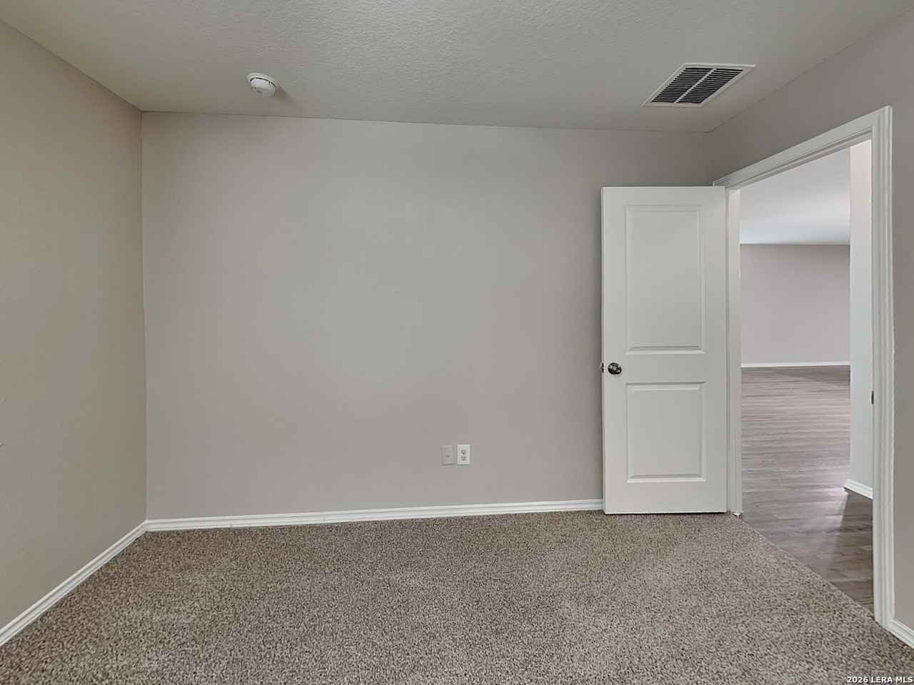 5118 Everett Loop - Photo 5 of 16