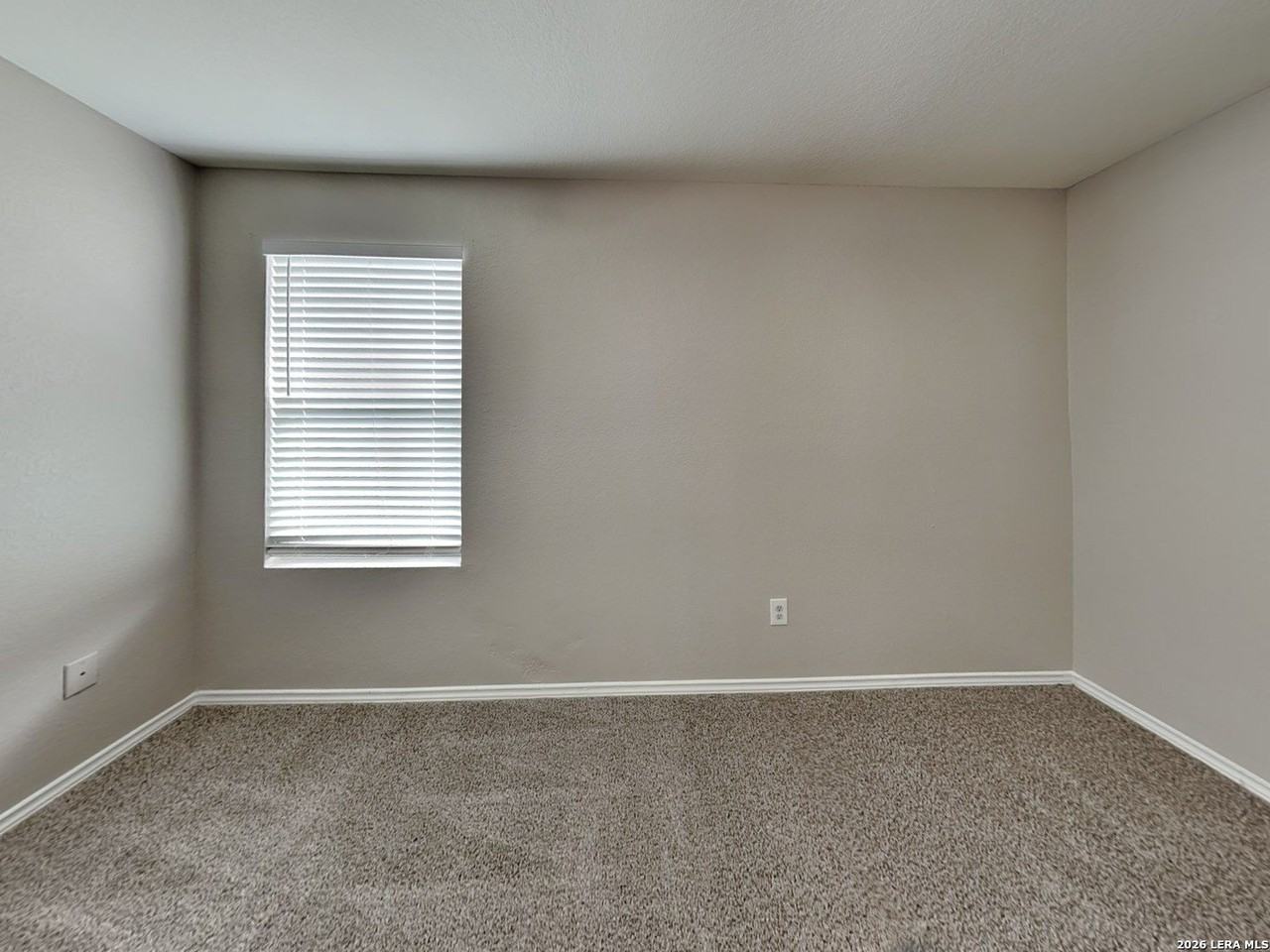 5118 Everett Loop - Photo 6 of 16