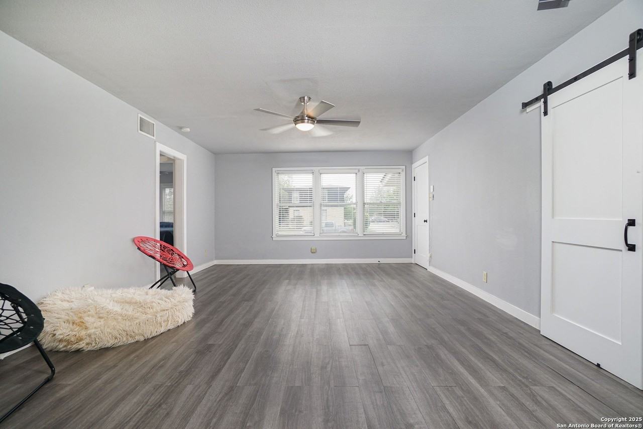 270 Emporia Blvd - Photo 3 of 24