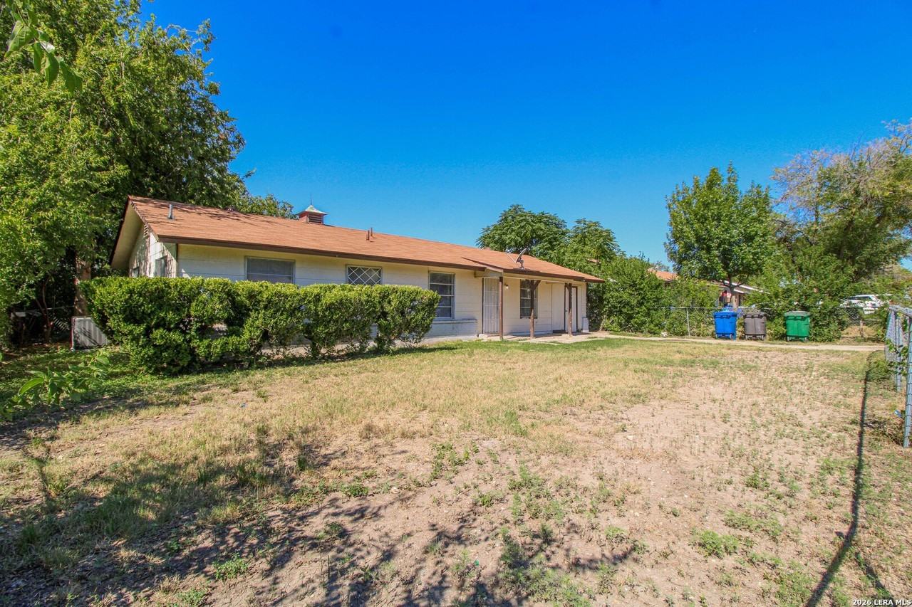 5822 Branch Valley St - Photo 2 of 39