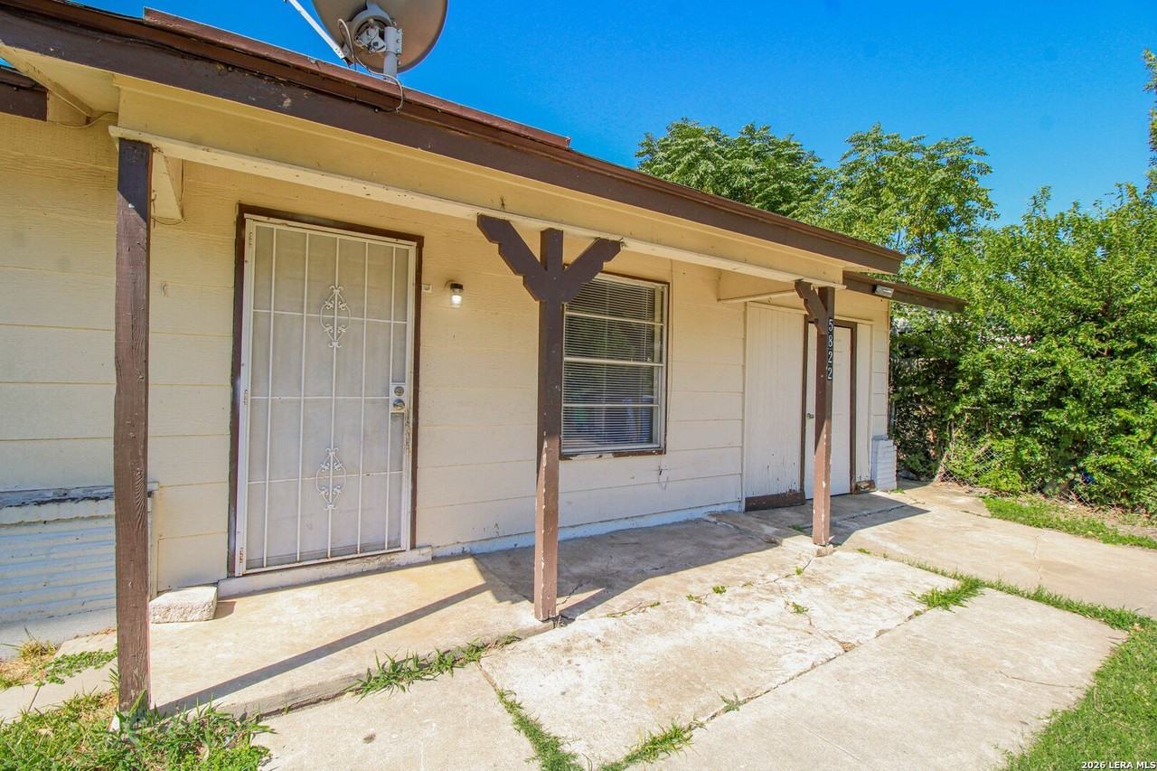 5822 Branch Valley St - Photo 5 of 39