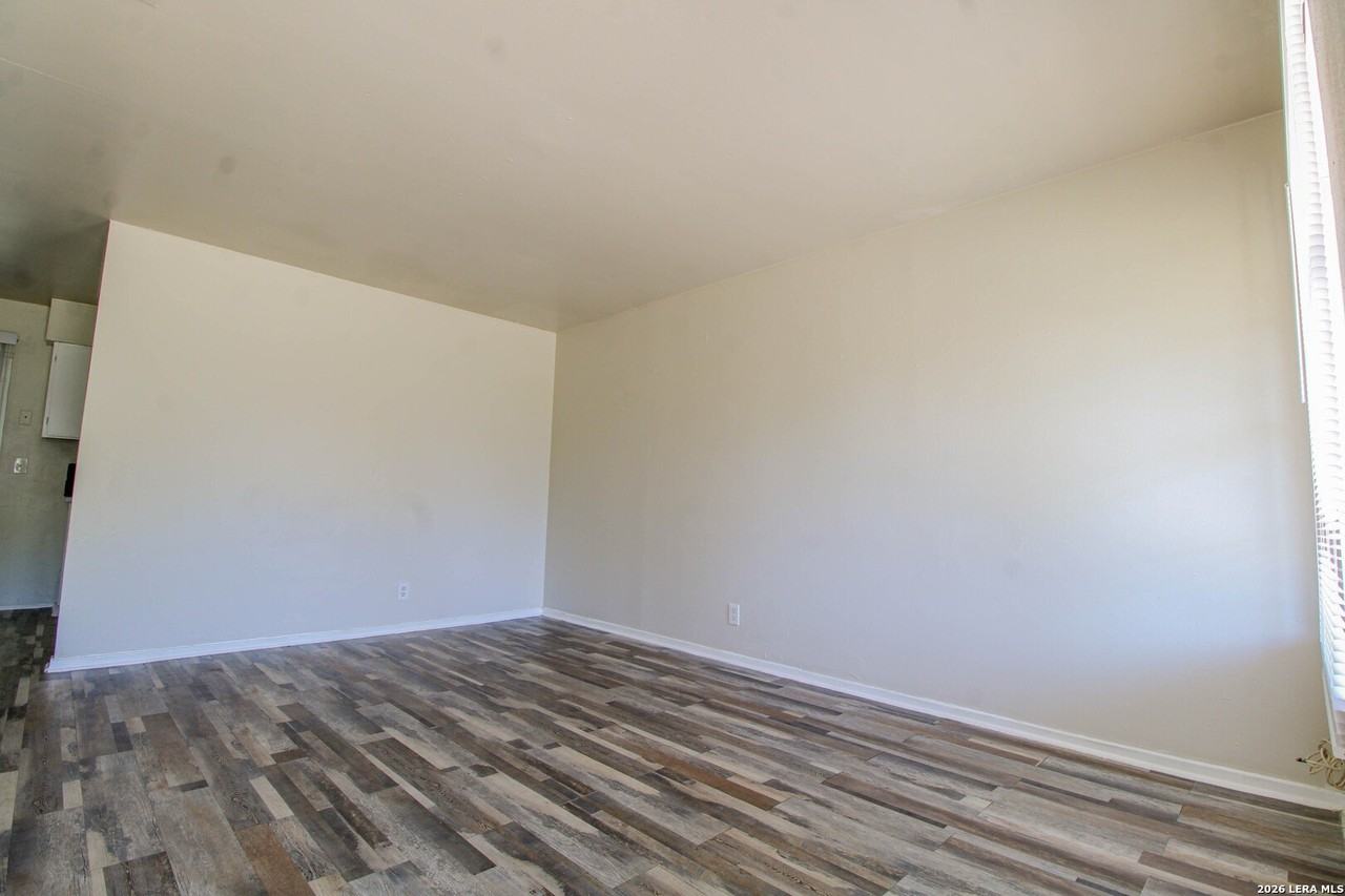 5822 Branch Valley St - Photo 6 of 39