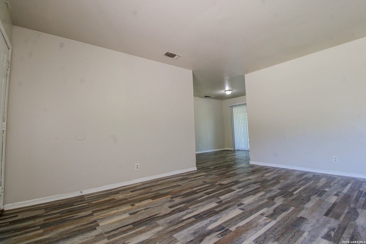 5822 Branch Valley St - Photo 7 of 39