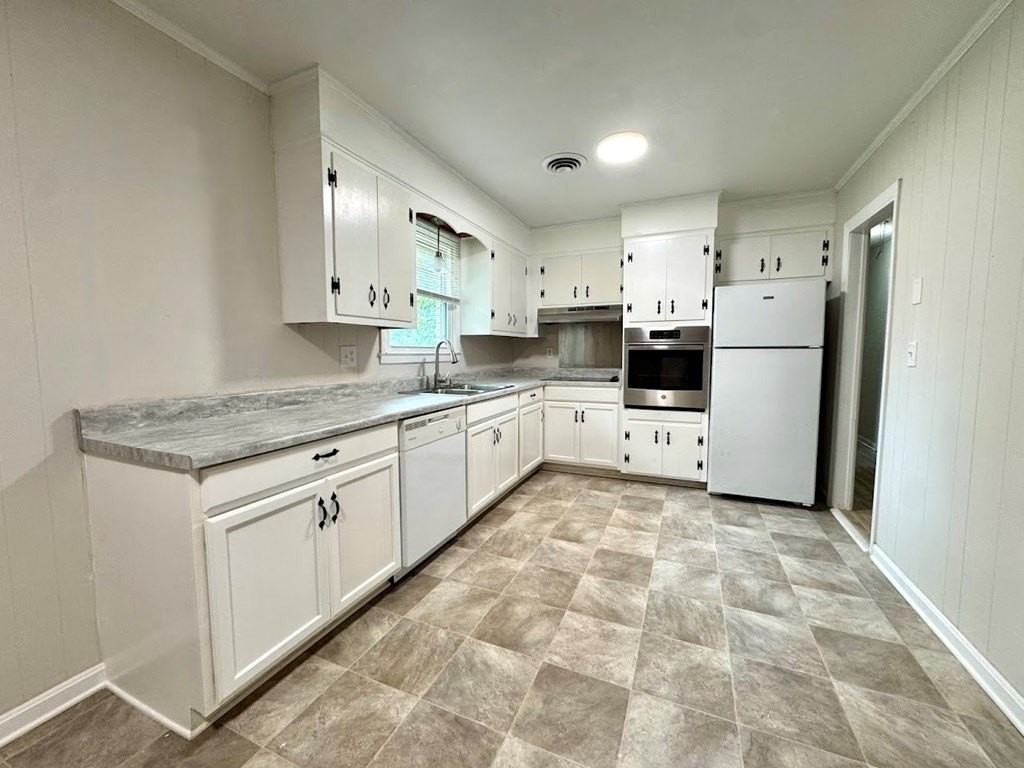 868 Watts Dr - Photo 6 of 21