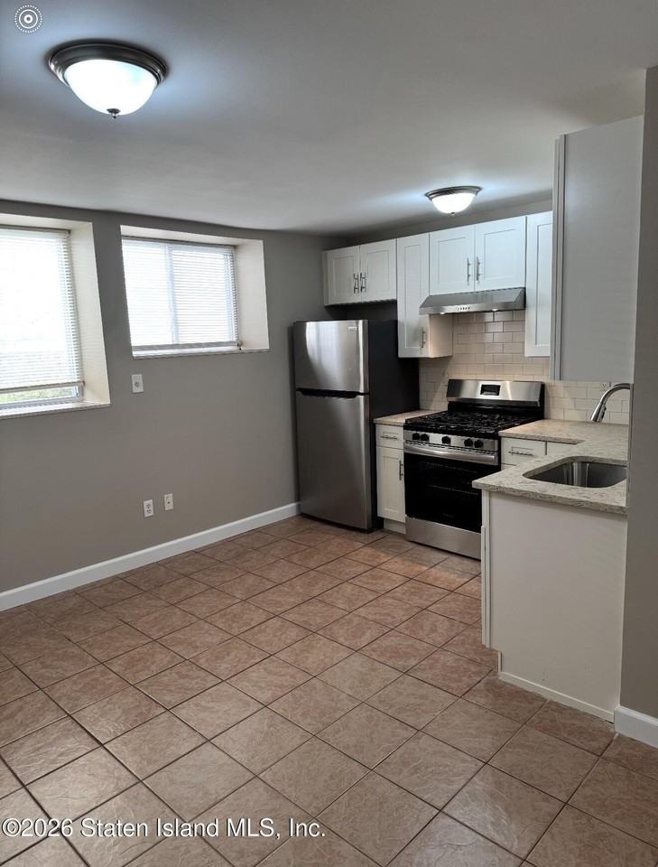 255 Hillcrest St - Photo 2 of 9