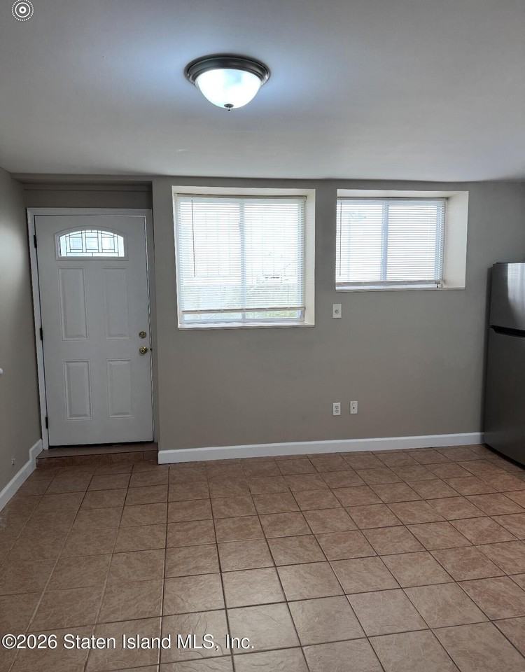 255 Hillcrest St - Photo 6 of 9