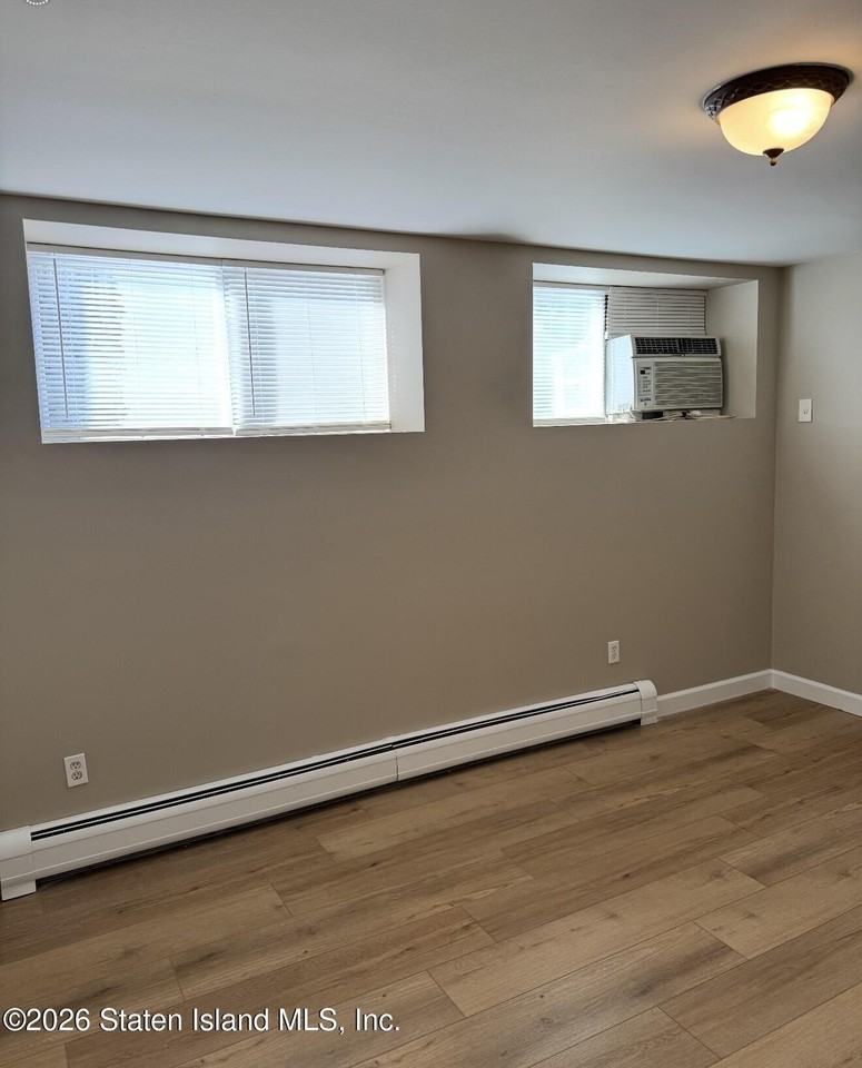 255 Hillcrest St - Photo 7 of 9