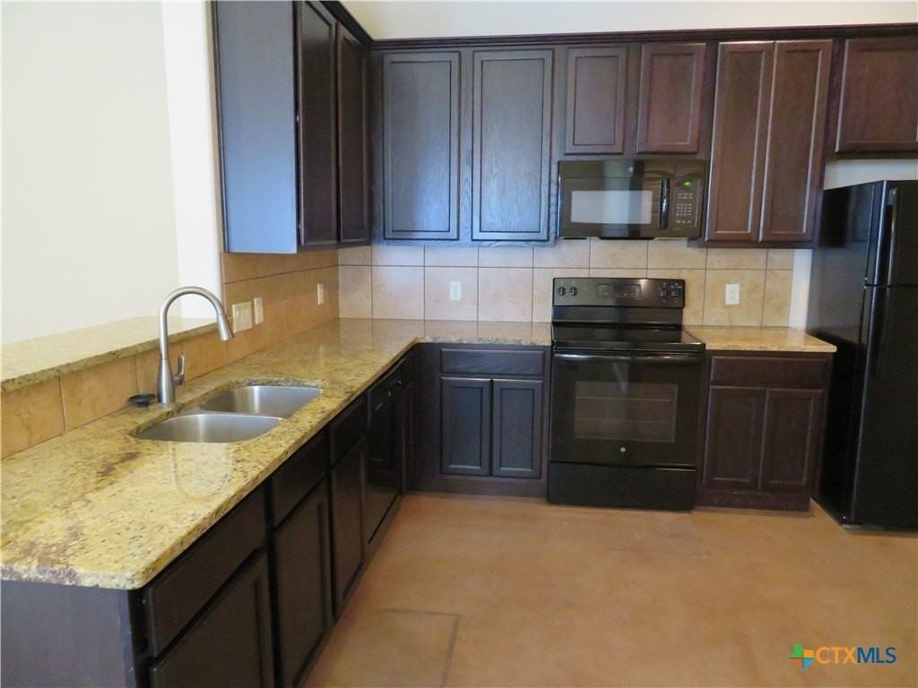 734 Saengerhalle Rd - Photo 3 of 12