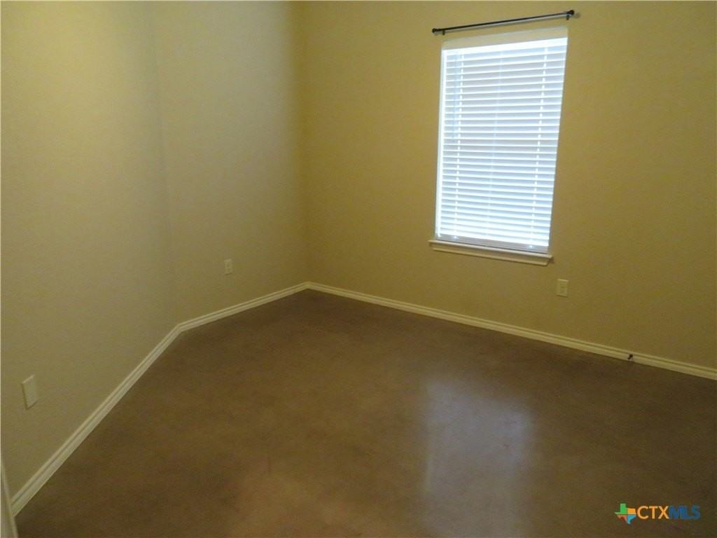 734 Saengerhalle Rd - Photo 6 of 12