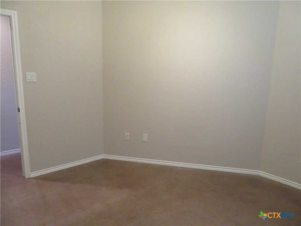 734 Saengerhalle Rd - Photo 7 of 12