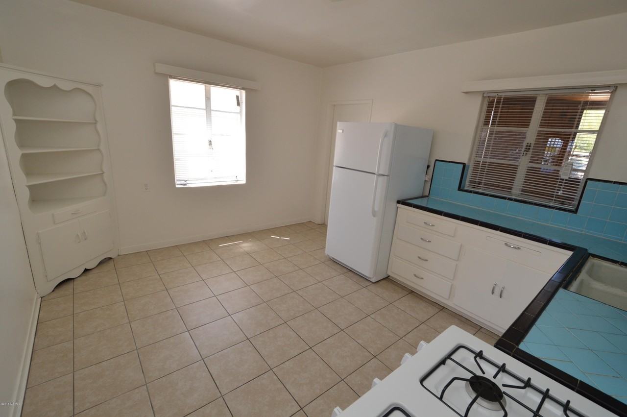 2425 N Los Altos Ave - Photo 3 of 9
