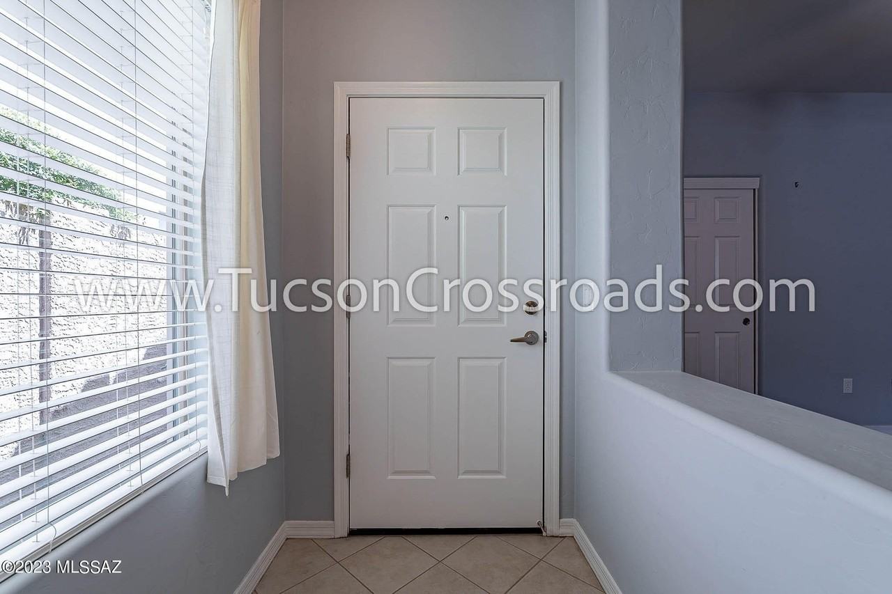 1254 W Versilia Dr - Photo 4 of 43
