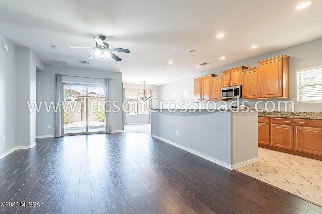 1254 W Versilia Dr - Photo 5 of 43