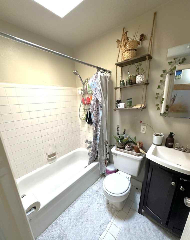 410 Essex Dr - Photo 7 of 9