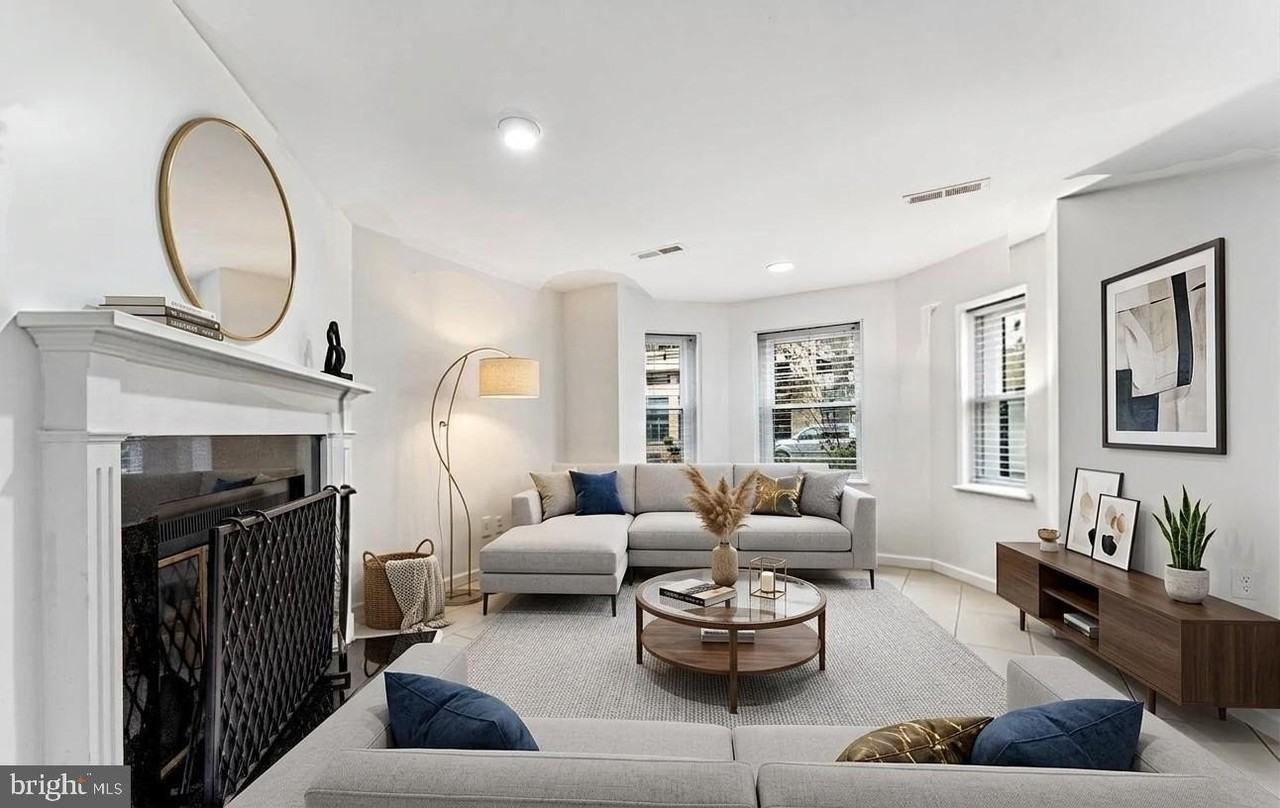 1124 25th St Nw #T4 - Photo 2 of 21