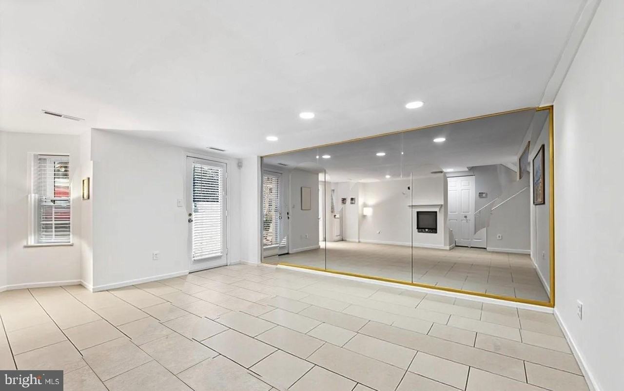 1124 25th St Nw #T4 - Photo 5 of 21