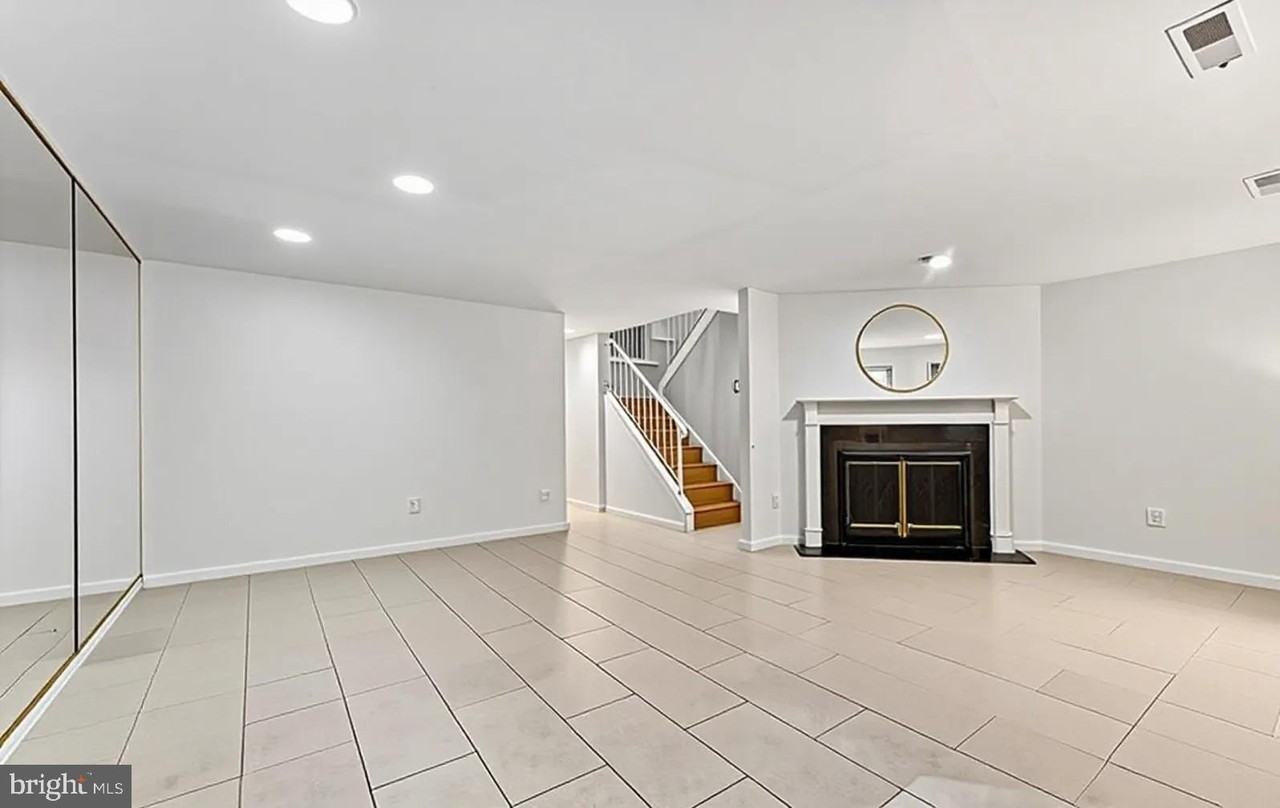 1124 25th St Nw #T4 - Photo 6 of 21