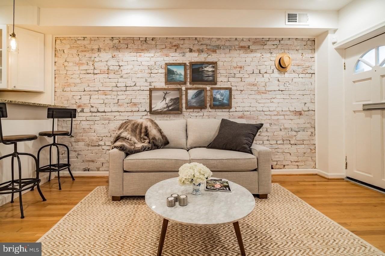 619 11th St Ne - Photo 3 of 6