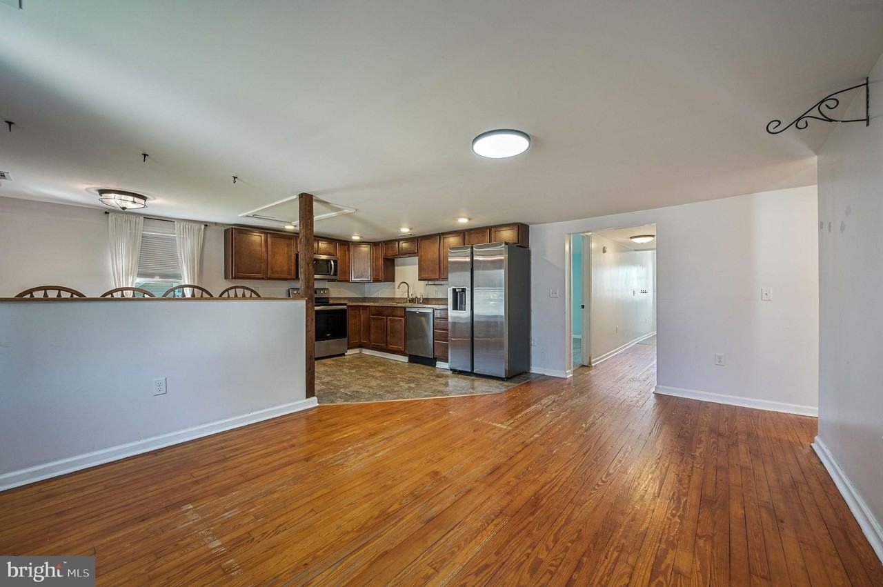 219 S West St - Photo 3 of 18