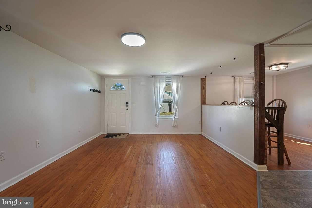 219 S West St - Photo 4 of 18