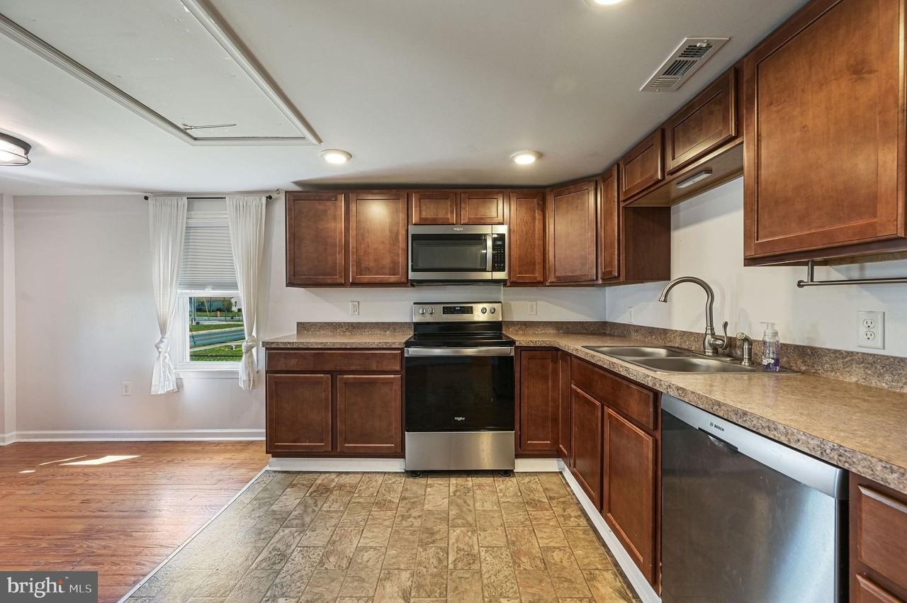 219 S West St - Photo 5 of 18