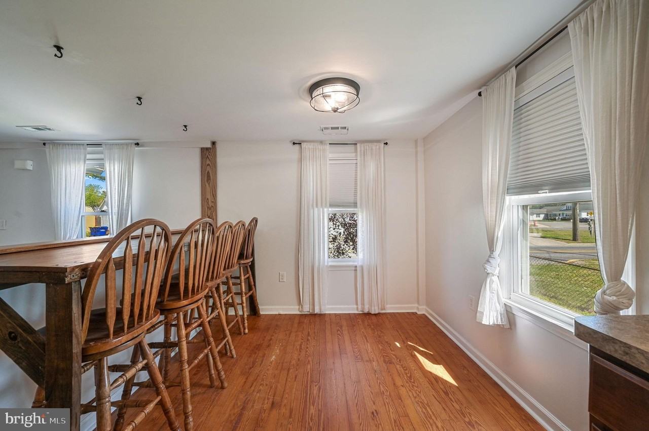 219 S West St - Photo 7 of 18