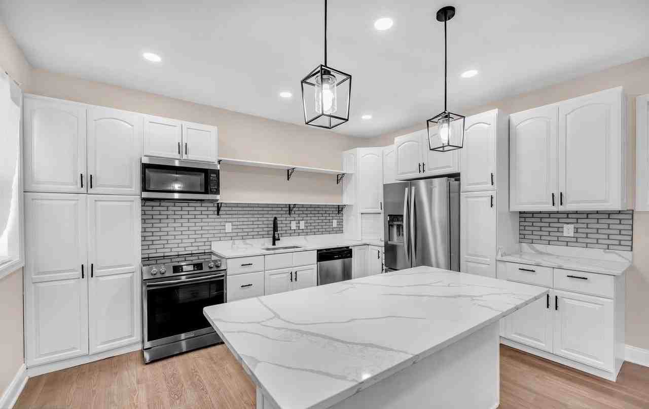 2045 E 31st St - Photo 5 of 24