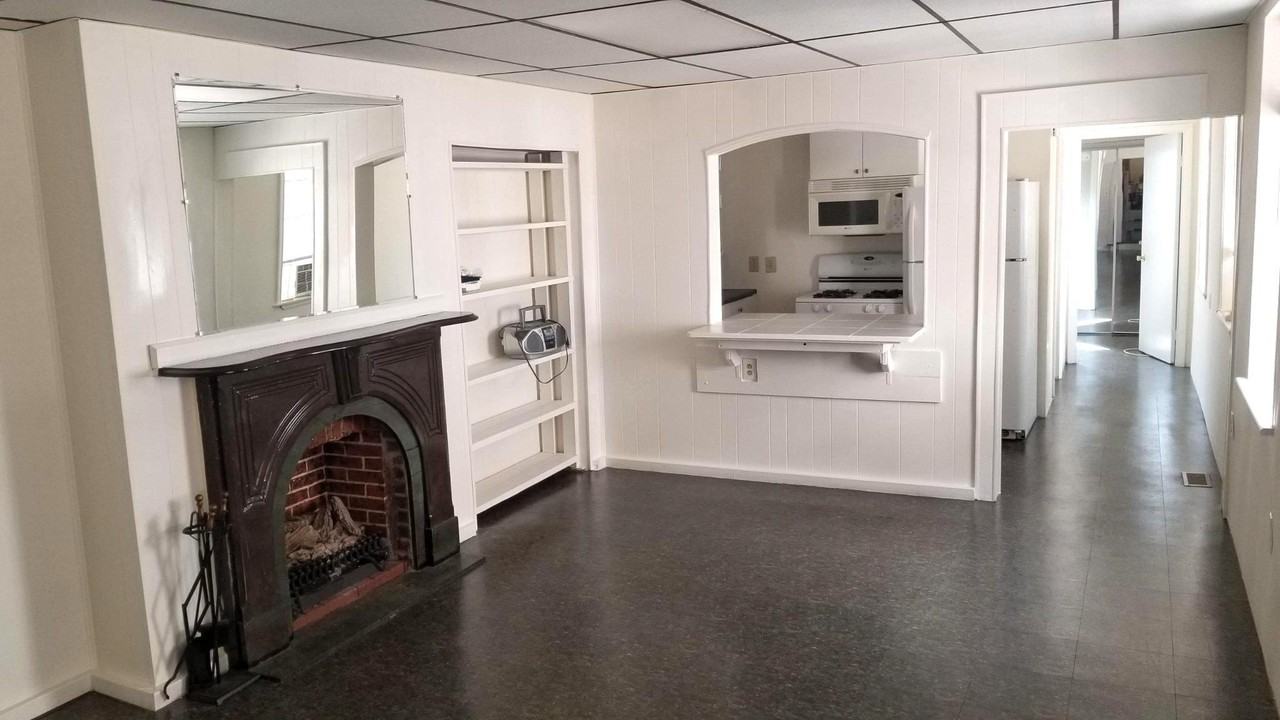 1923 E Pratt St #2R - Photo 3 of 8